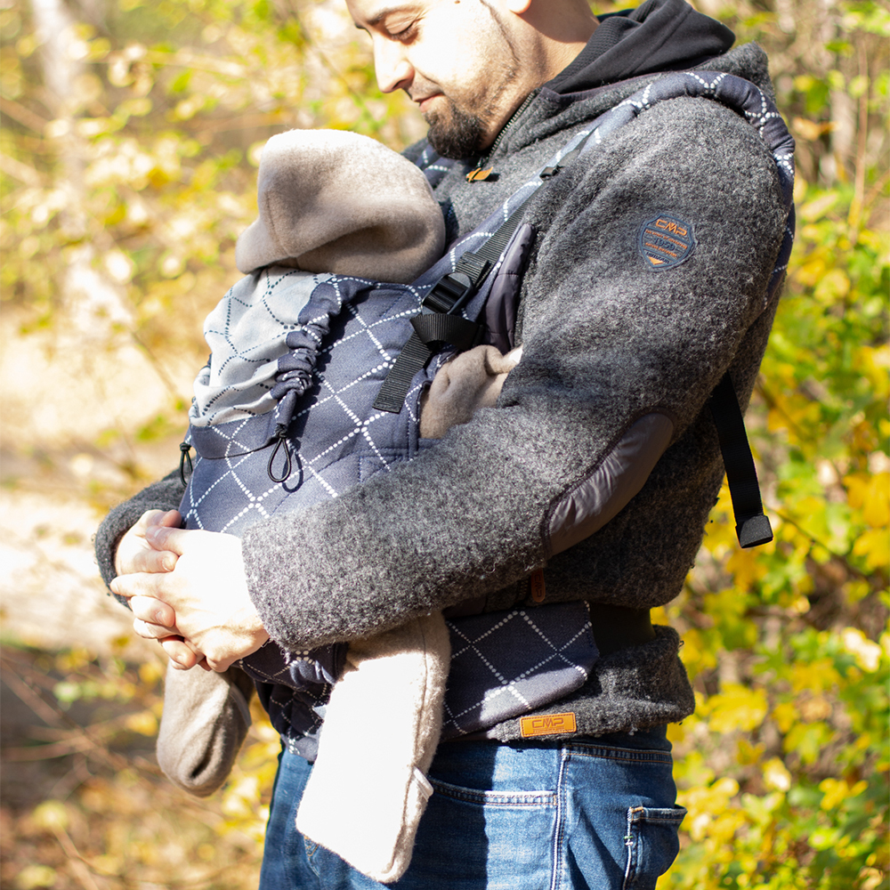 Wolle ist atmungsaktiv und eignet sich für die Babytrage