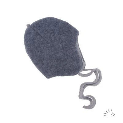 Woolen hat with chin strap